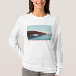 湖の汽船のささやきの眺め Tシャツ
