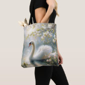 湖の白鳥 春の花の芸術 トートバッグ (クローズアップ)