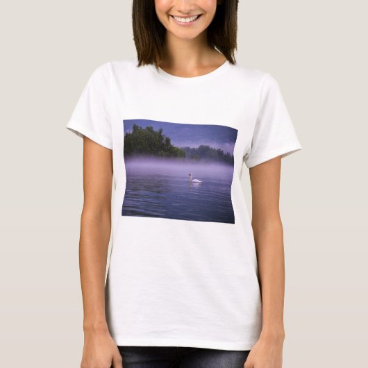 湖の白鳥 Tシャツ (正面)