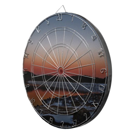 湖の矢印で雪の夕日 ダーツボード (正面右)