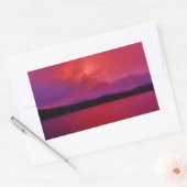 湖の矢印にホットピンクパープルサンセット 長方形シール (封筒)