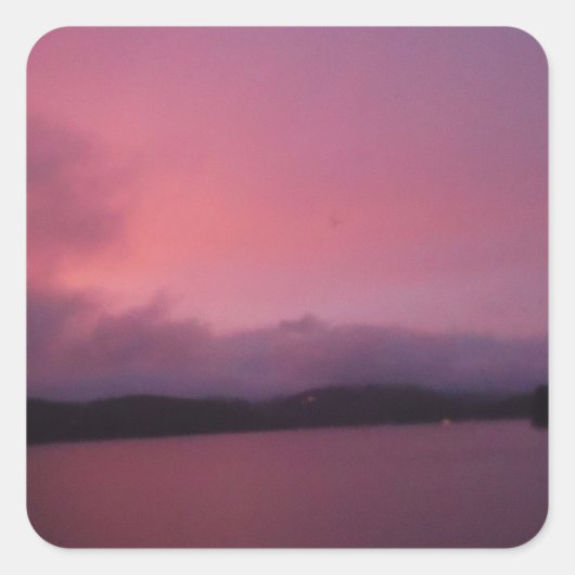 湖の矢印に紫の夕日 スクエアシール (正面)