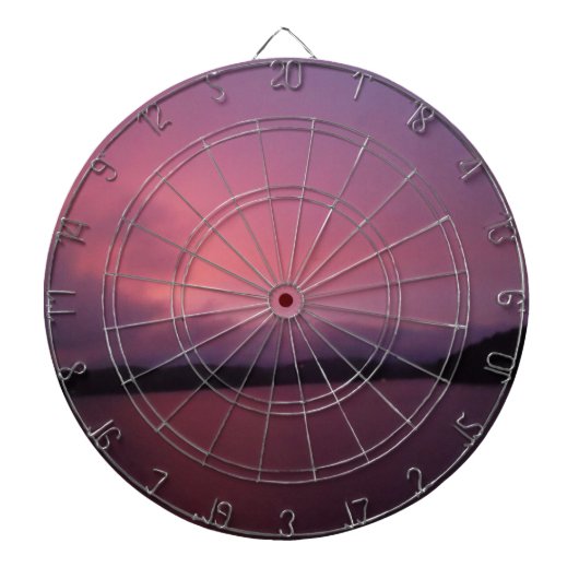 湖の矢印に紫の夕日 ダーツボード (正面)