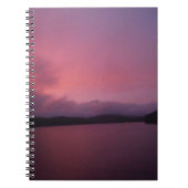 湖の矢印に紫の夕日 ノートブック (正面)