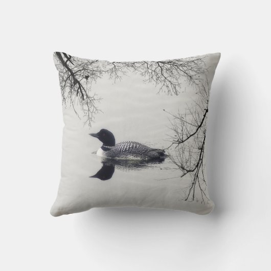 湖の装飾の枕の上の黒と白のルーン クッション (裏面)