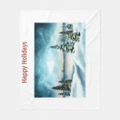 湖の近くの雪の松 フリースブランケット (正面)