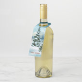 湖の近くの雪の松 ボトルネックタグ (アングル)