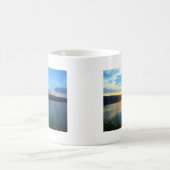 湖の青い夕日 コーヒーマグカップ (中央)