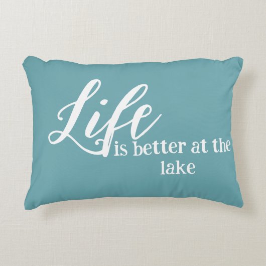 湖の青と白の休暇で人生が良い アクセントクッション (正面)