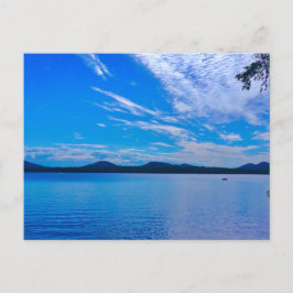 湖の静かで美しい日 ポストカード