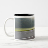 湖のfuschl、salzkammergut、ザルツブルクのsalzburger 3 ツートーンマグカップ (左)