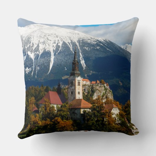 湖は秋の景色を出血させました クッション (裏面)