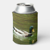 湖を横切る美しいマガモ 缶クーラー (缶裏面)
