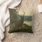 湖を見下ろすエルクのバックビュー クッション (ブランケット)