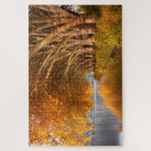 湖以外の秋の黄金の木の景勝地 ジグソーパズル (縦)