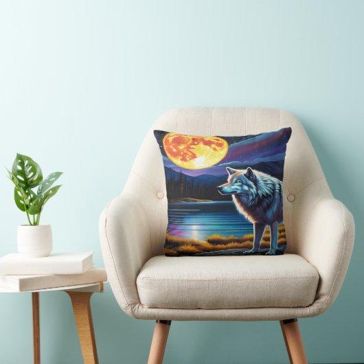 湖威厳のあるでフル白熱［赤熱］光を放つムーン下のオオカミ クッション (椅子)