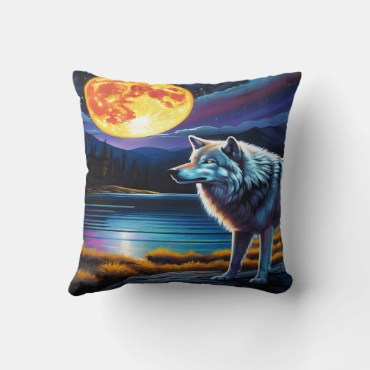 湖威厳のあるでフル白熱［赤熱］光を放つムーン下のオオカミ クッション (裏面)