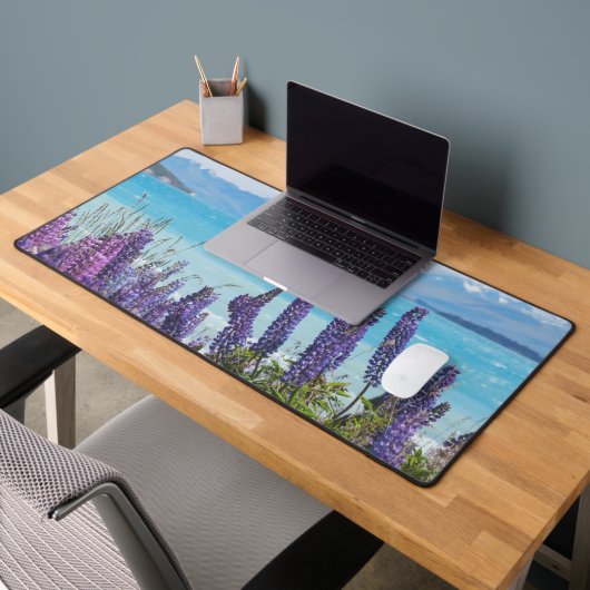 湖岸のラベンダー デスクマット (オフィス2)