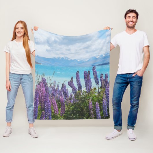 湖岸のラベンダー フリースブランケット (インサイチュ)