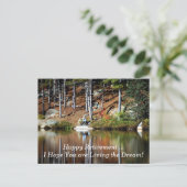 湖畔に座る穏やかな退職後の幸せな男性 ポストカード (スタンド正面)