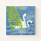 湖絵を描に浮かぶ白鳥の青と緑のペア ノートブック (裏面)