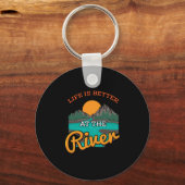 湖 – 川の上で生活がより良い キーホルダー (正面)