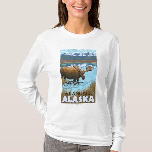 湖- Wrangell、アラスカで飲んでいるアメリカヘラジカ Tシャツ (正面)