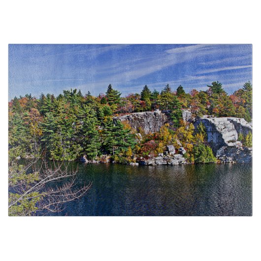 湖Minnewaskaのまわりの紅葉 カッティングボード (正面)