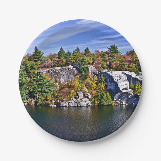 湖Minnewaskaのまわりの紅葉 ペーパープレート (正面)