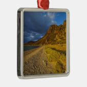 湾のイスラ·カルメンに光を当てる嵐 メタルオーナメント (右)