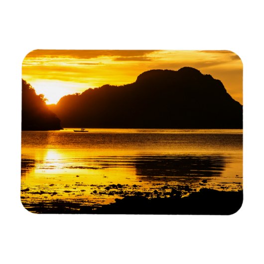 湾の上の黄金の夕焼け マグネット (横)
