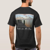 湾のSGIのティー#1dの波止場 Tシャツ (裏面)