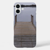 湾内の波止場に座る Case-Mate iPhoneケース (裏面)