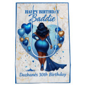 湾曲したアフリカンアメリカン女性ブルーグラム誕生日 ミディアムペーパーバッグ (裏面)