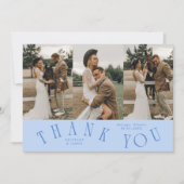 湾曲タイポグラフィー アイスブルーの結婚式マルチフォト サンキューカード (正面)
