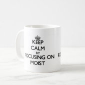 湿ったに焦点を合わせることによって平静を保って下さい コーヒーマグカップ (正面左)