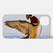 湿地で羽ばたく雄の木鴨 Case-Mate iPhoneケース (裏面 (横))