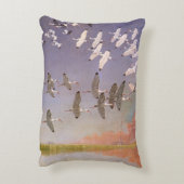 湿地に飛んでいるイビスの群れヴィンテージ アクセントクッション (裏面(縦))