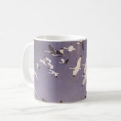 湿地に飛んでいるイビスの群れヴィンテージ コーヒーマグカップ (正面左)