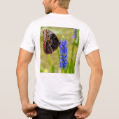 湿地の蘭Tシャツの上の青いモルフォ蝶 トライブレンドTシャツ (裏面)