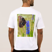湿地の蘭Tシャツの上の青いモルフォ蝶 Tシャツ (裏面)