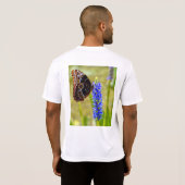 湿地の蘭Tシャツの上の青いモルフォ蝶 Tシャツ (裏面フル)