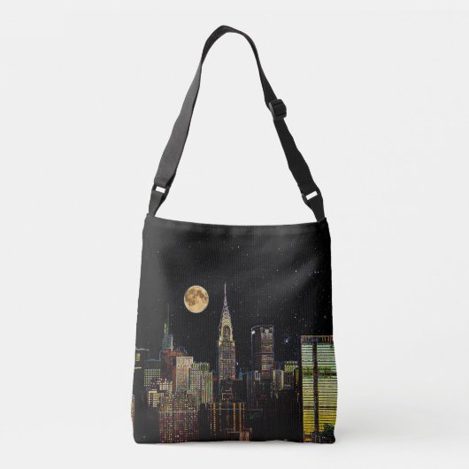 満月との夜のニューヨークのスカイライン クロスボディバッグ (裏面)