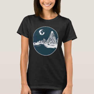 満月と山のクールな冒険 山の服 Tシャツ