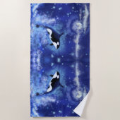 満月のキラークジラ – 鏡 – アートスケッチ ビーチタオル (正面)