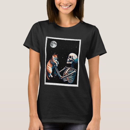 満月のスケルトンが猫を抱える。楽しいハロウィン Tシャツ (正面)