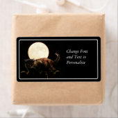 満月のフェンスに乗った月の猫 ラベル (インサイチュ)