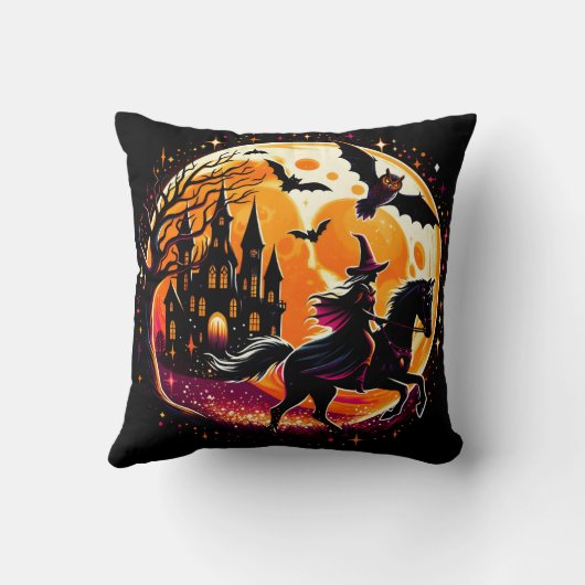 満月の下で劇的なハロウィーンの馬に乗ること クッション (裏面)