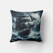 満月の下で嵐の海と戦う海賊船 クッション (裏面)