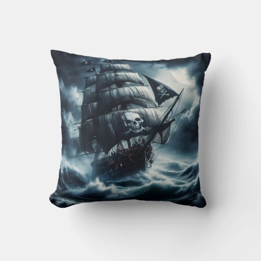 満月の下で嵐の海と戦う海賊船 クッション (正面)